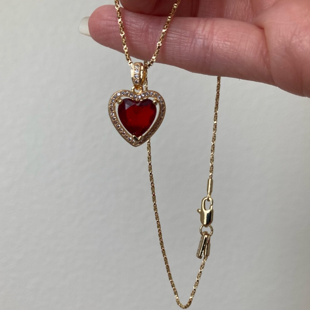 New Vanessa Mooney THE MINI HEART NECKLACE - RUBY - Picture 5 of 9